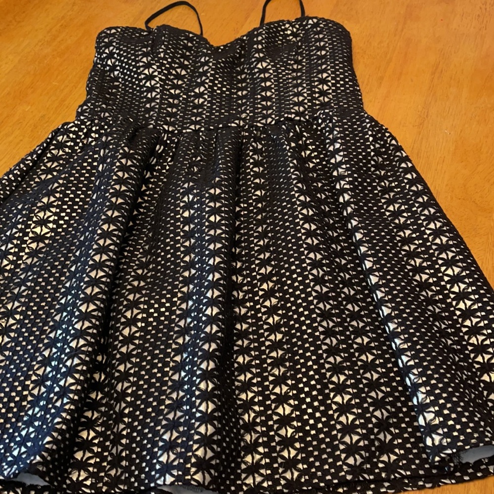 3 dresses - Picture 2 of 9